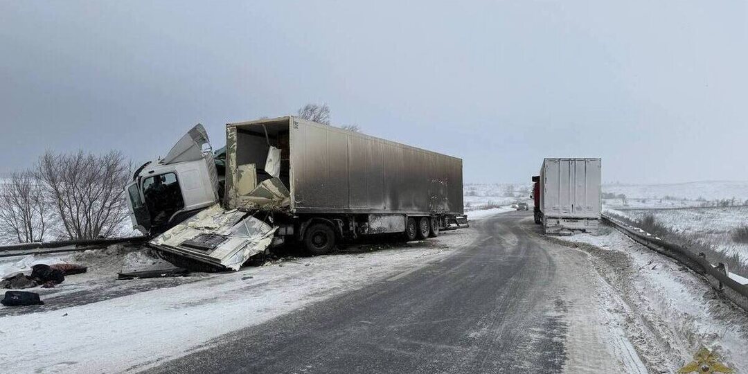 4 января под Самарой в ДТП с участием трех фур погиб водитель большегруза MAN