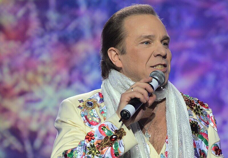 Владимир Девятов - популярный певец и музыкант