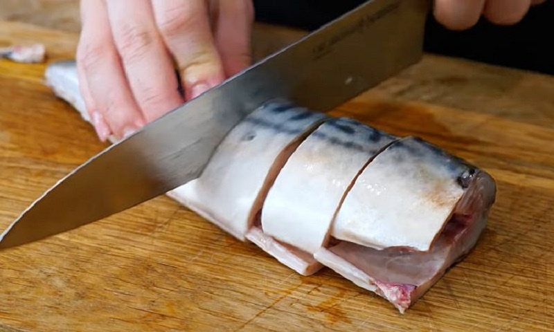 Настоящий вкус Севера: скумбрия в масле с ароматной пряностью и нежной текстурой