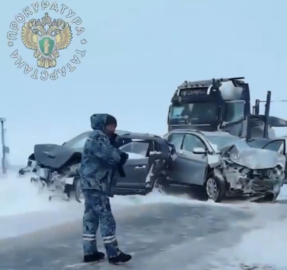    Четверо погибли при столкновении не менее 10 авто на трассе в Татарстане