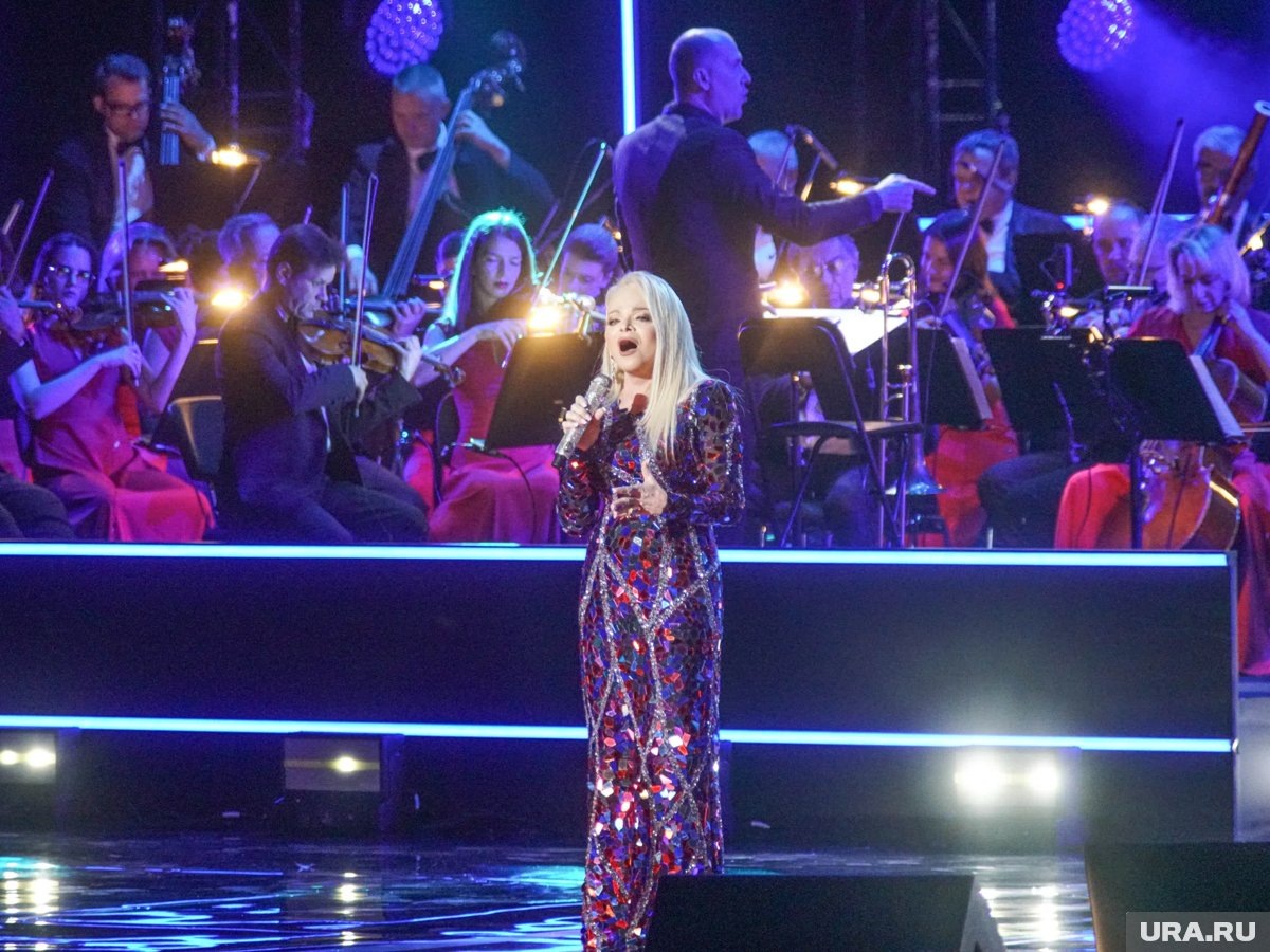     Места на спектакль с участием Долиной выкуплены наполовину