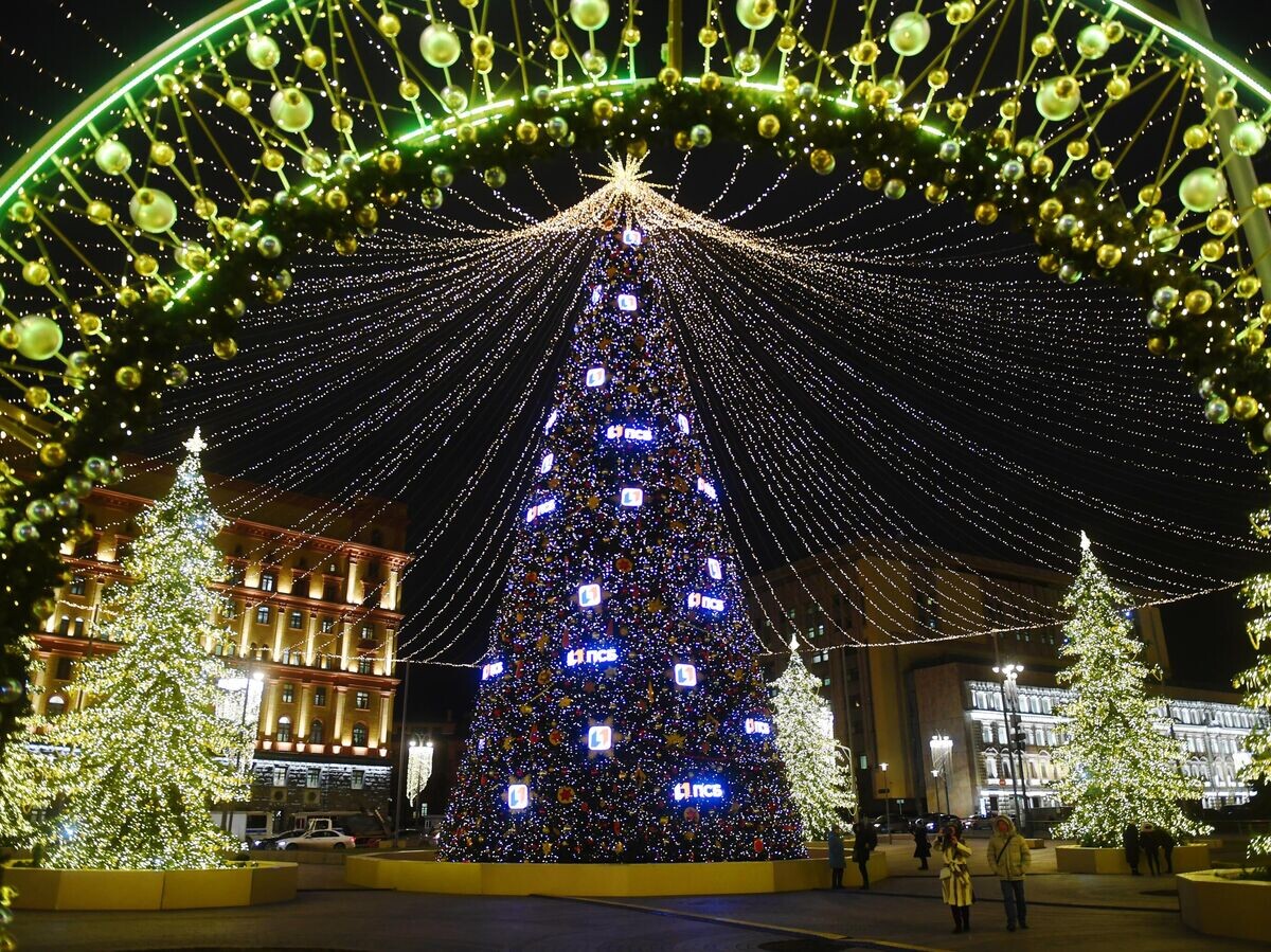    Новогоднее украшение центральных площадей и улиц Москвы | © РИА Новости / Кирилл Каллиников