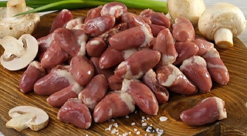 Куриные сердечки с грибами под сыром: домашняя закуска, которую никто не оставит на тарелке