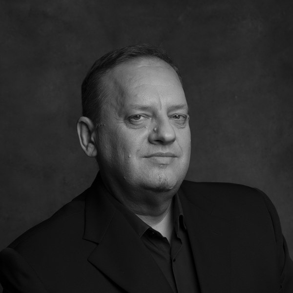     Умер солист и управляющий оперной труппой МАМТ Роман Улыбин