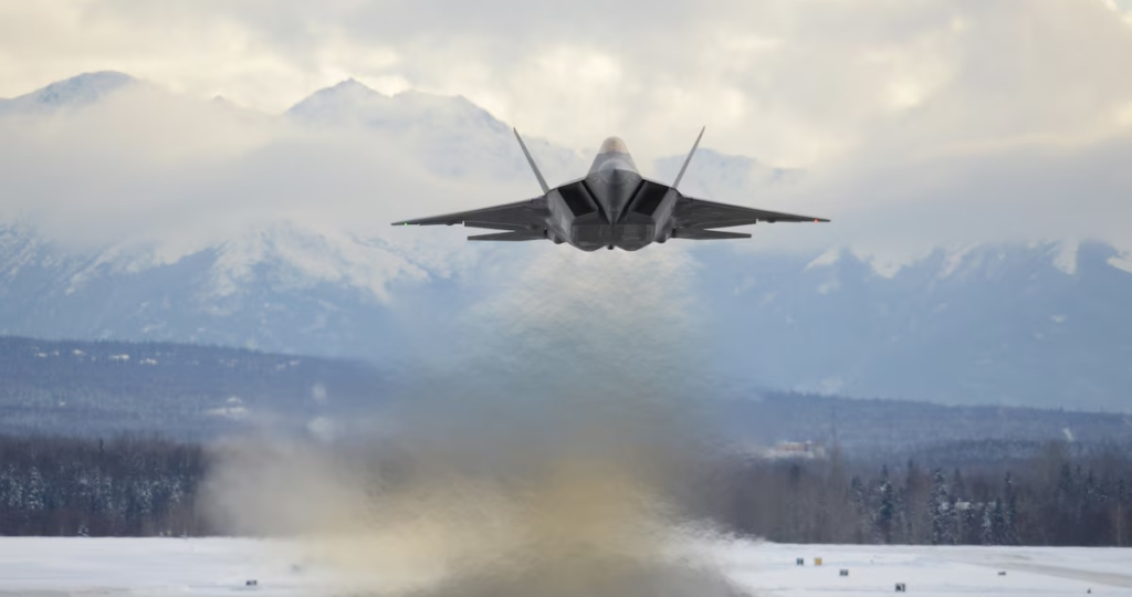 Топ-10 новостей оборонной авиации 2025 года