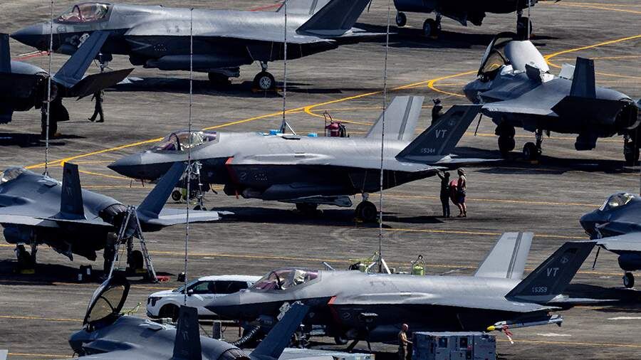    Фото: REUTERS/Eva Marie Uzcategui