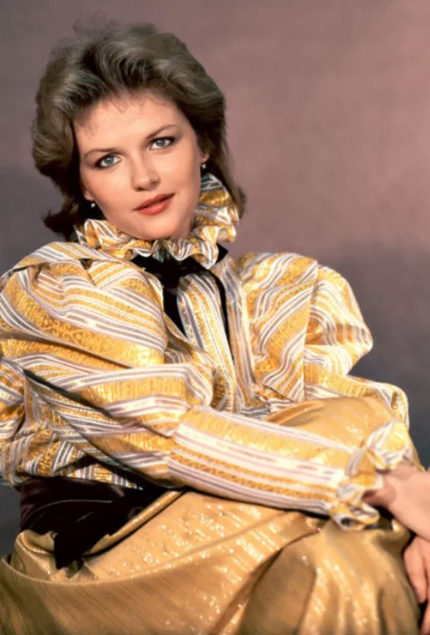 Александра Яковлева