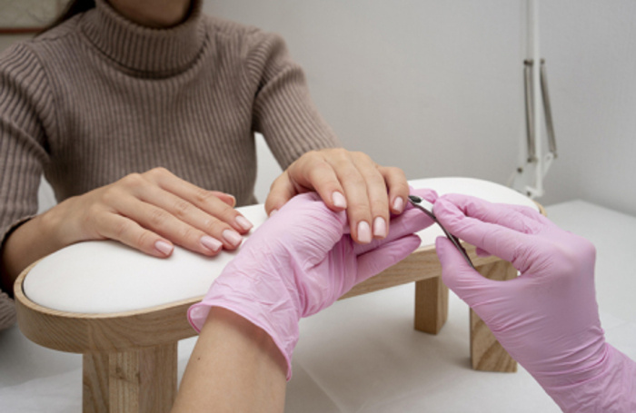 Салоны красоты переходят на платную музыку и отказываются от сериалов