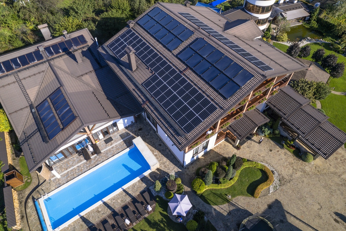 Солнечные панели и коллекторы в отеле "Усадьба Парфенова"