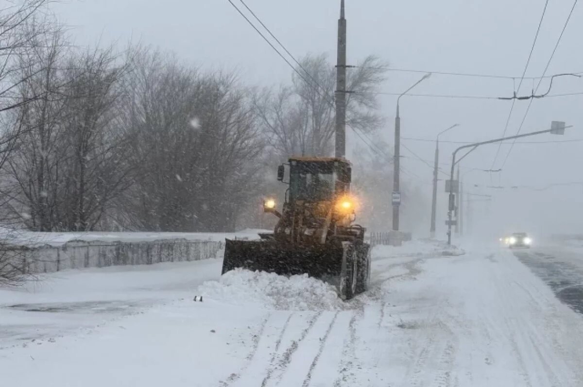    В режиме повышенной готовности Тольятти чистят от снега 127 единиц техники