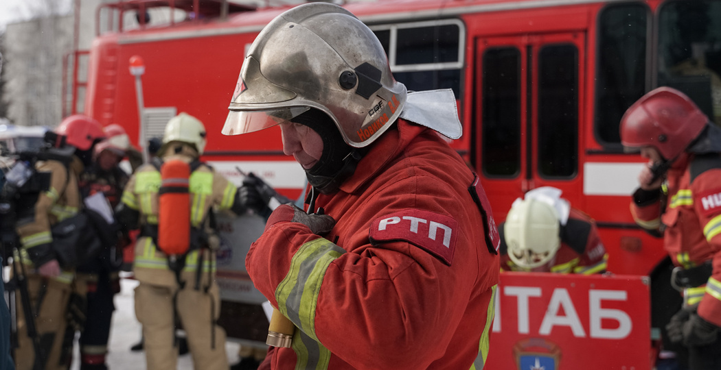 Взрыв газа в Первоуральске: пожар охватил три квартиры, есть пострадавшие