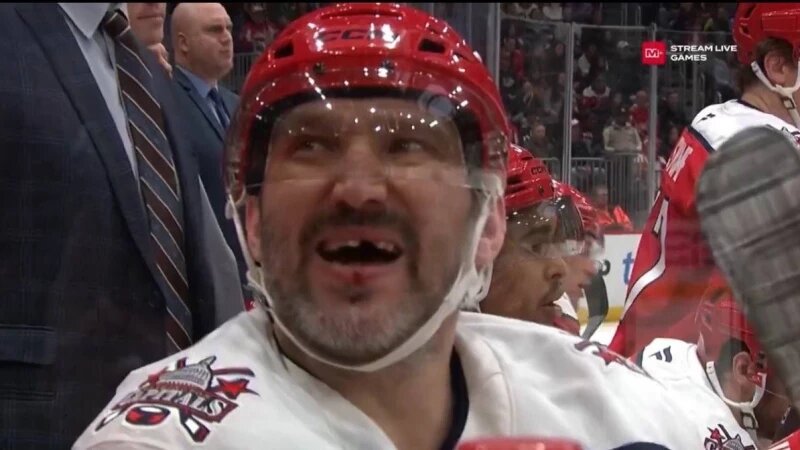     Овечкину выбили зуб на матче. Телеграм-канал Mash