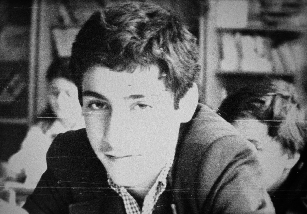    Тигран Кеосаян с детства проводил много времени на съёмочной площадке. Он дебютировал в кино, исполнив небольшую роль в заключительной части трилогии своего отца Эдмонда Кеосаяна «Корона Российской империи, или Снова неуловимые», которая вышла на экраны в 1971 году / Legion-Media