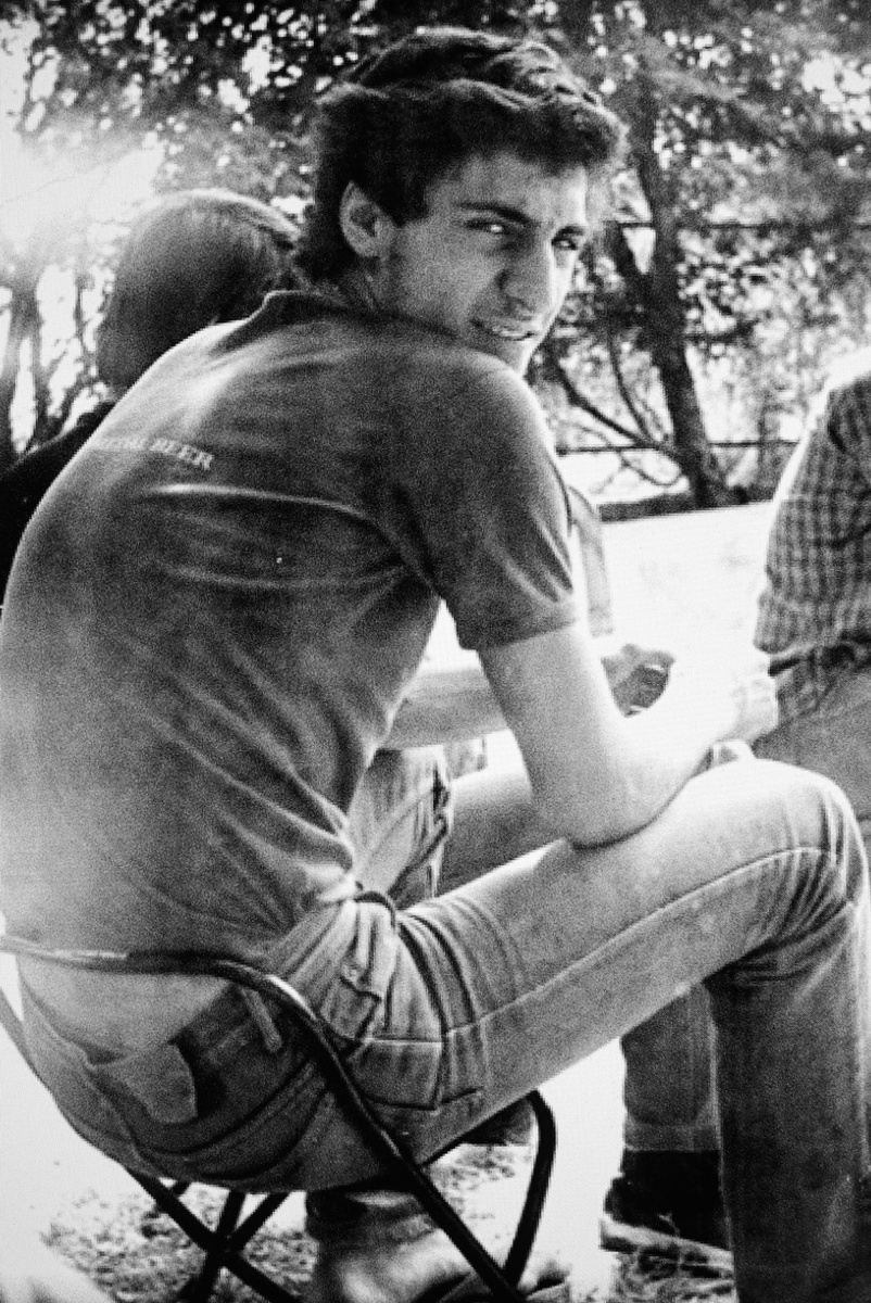    После школы Кеосаян работал на «Мосфильме», а в 1984 году поступил на режиссёрский факультет ВГИКа. Он учился у двух мастеров — Игоря Таланкина и Юрия Озерова / Legion-Media