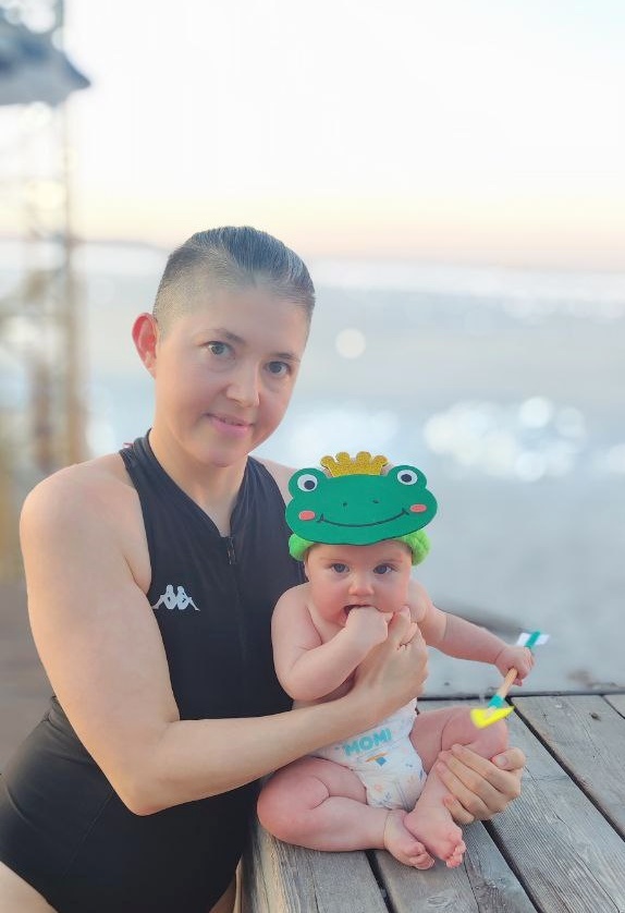 Во какую царевну-лягушку в море поймала)))