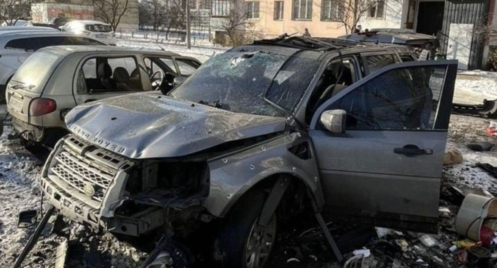 Взорвавшийся в Киеве внедорожник принадлежал военному, он в больнице