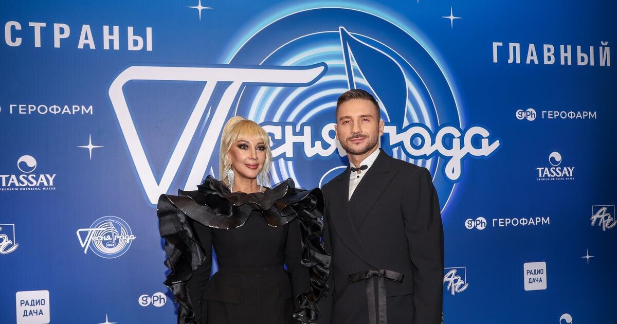 У меня одного уши вянут, когда я слышу, что поют со сцены наши звёзды. И полную чушь несут с серьёзным видом. Некоторые песни из 2025 года