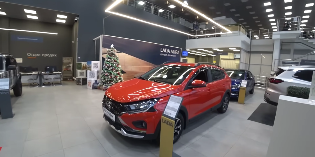АвтоВАЗ - остановись: зашел в салон Лада в январе 2026 года после повышения цен: сколько теперь стоит Гранта, Искра, Веста и Нива