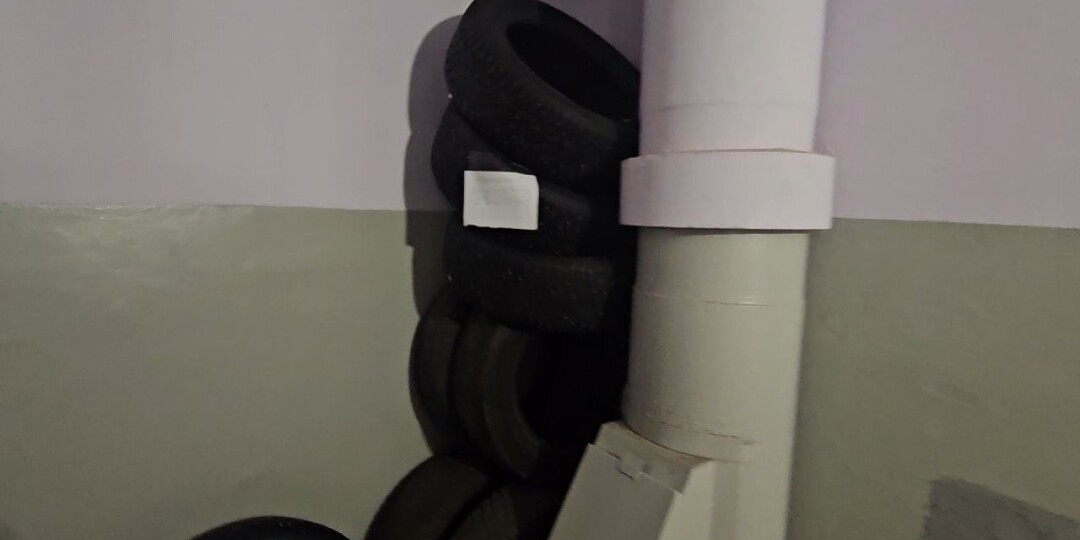 Послание у мусоропровода удивило воронежцев