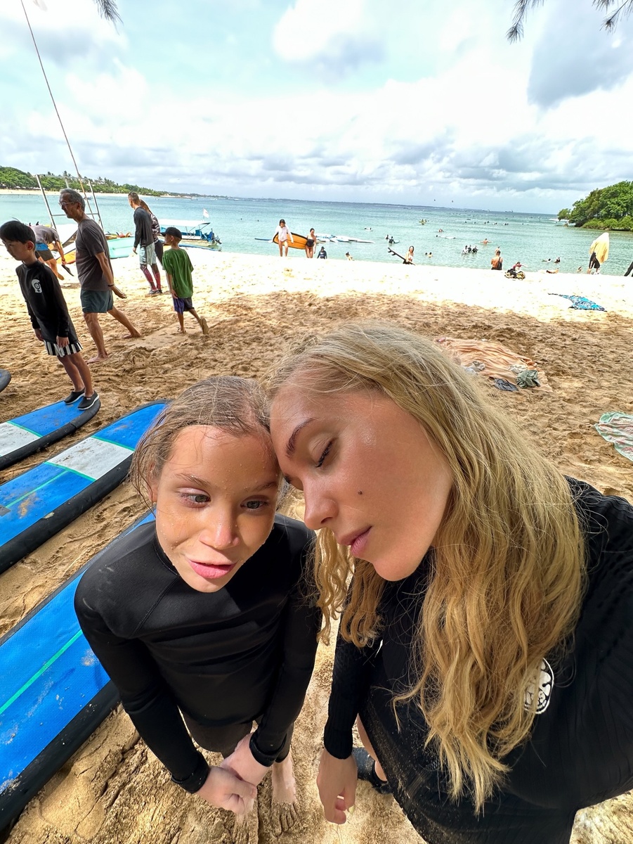    Кристина Асмус отдыхает на Бали с дочерьюСоцсети Кристины Асмус