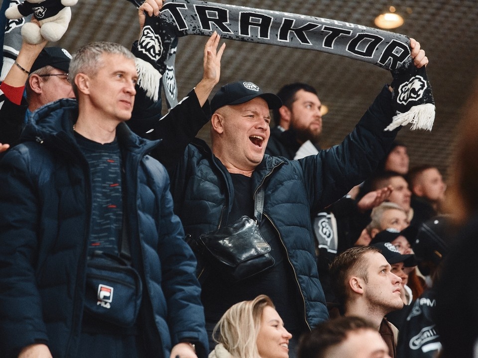    Болельщики «Трактор» радовались победе «Трактора» над минским «Динамо». Фото ХК «Трактор»