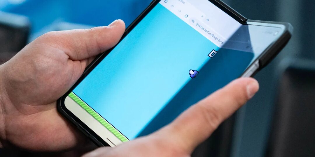 Энтузиаст разработал аналог Flappy Bird для складных устройств