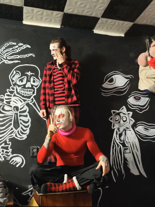 Ожившие стикеры Маринетт Мортем Асоциальное сообщество