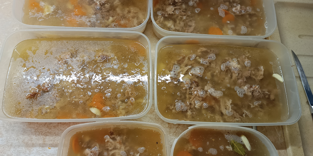 Мужчина на кухне. Готовим классическое новогоднее блюдо - холодец