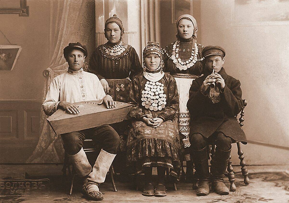 Чуваши с народными музыкальными инструментами. нач. 20 в.