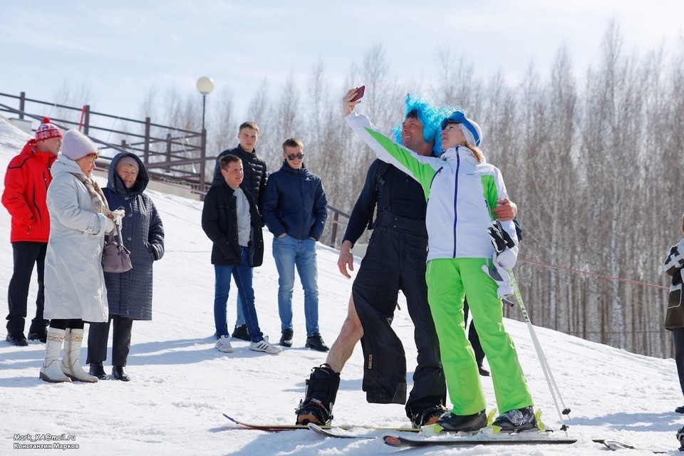   На склонах Ундор и в Ульяновске этой зимой можно кататься и брать уроки. Фото: vk.com/gk_undori