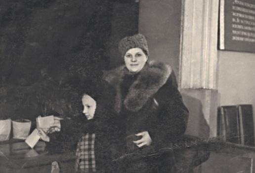 Мама Галина Фёдоровна Варламова с моей сестрой Мариной на выборах