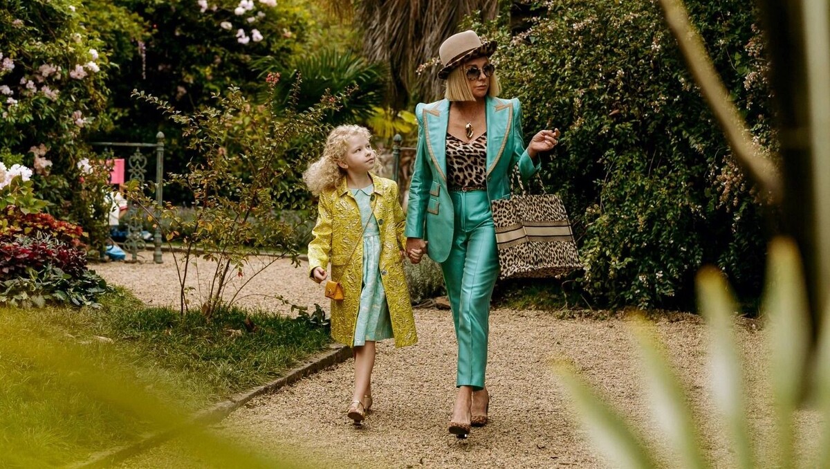    «Шапокляк» и её внучка Соня   кадр из фильма «Чебурашка» (6+), 2023 год