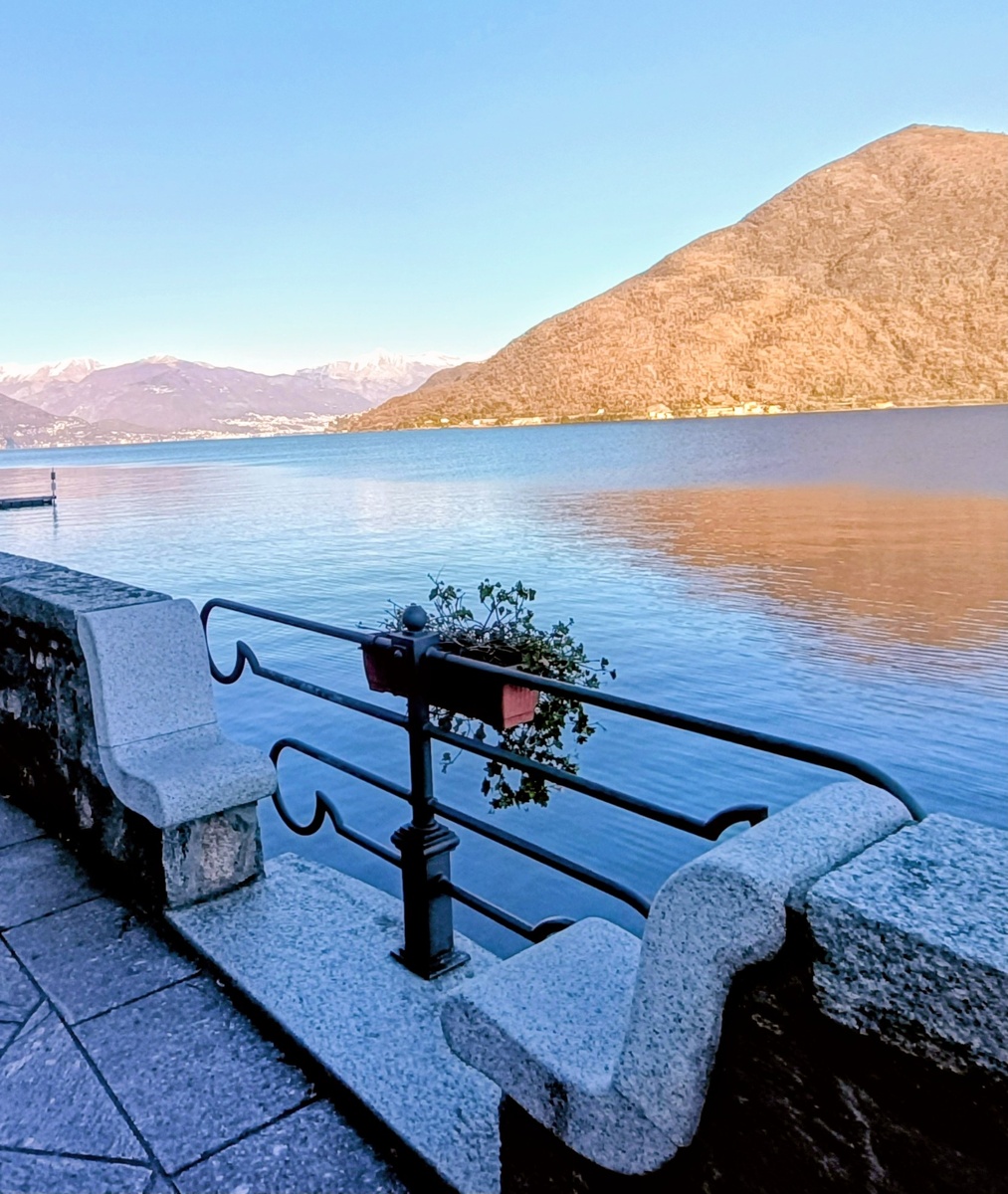 Набережная озера Maggiore. Италия. Фото автора.Cannobio.