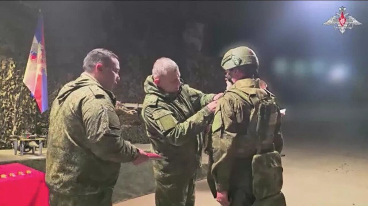 Военнослужащим "Южной" группировки войск вручили государственные награды / © Photo : Скриншот видео Минобороны России
