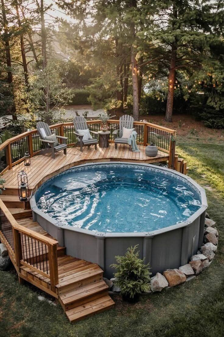 Каркасный бассейн с деревянной террасой (фото из интернета)