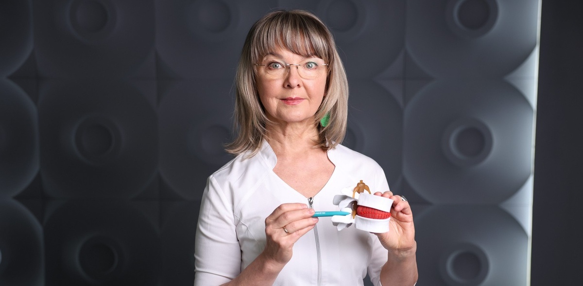 Ирина Геннадьевна Очеретина, кандидат медицинских наук, ортопед, миотерапевт, автор методики лечения спины и суставов без лекарств и операций, основатель Федеральной сети клиник