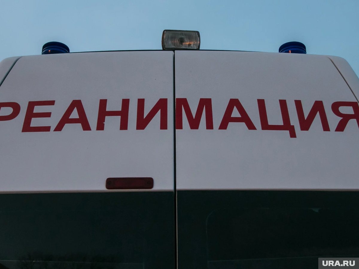     Сотрудники клиники не стали ждать скорую помощь и сразу преступили к реанимации