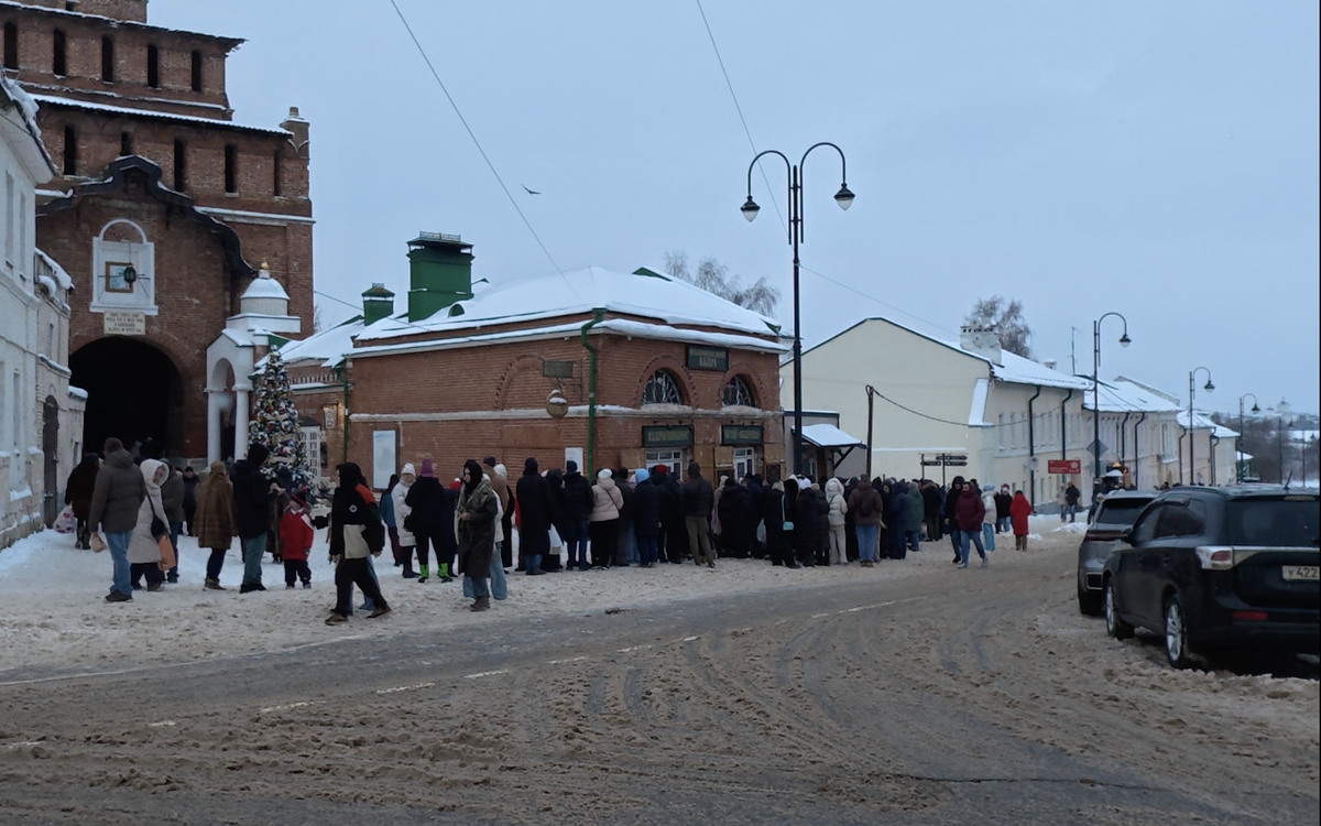 Очередь за калачами