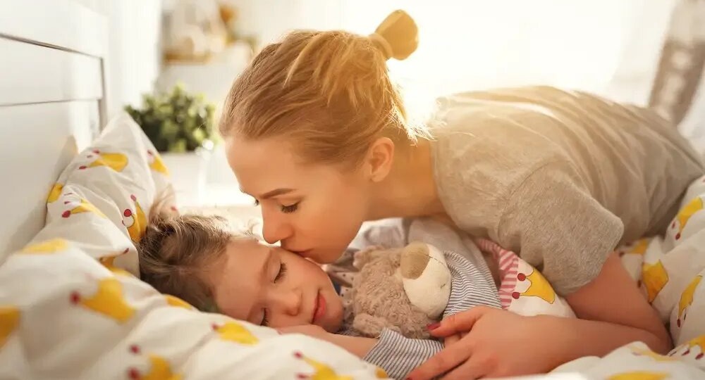 – Ну, подруга, ты рисковый человек, – протянула Катя, и в ее голосе сквозь поддержку пробивалось беспокойство. – Я бы на твоем месте