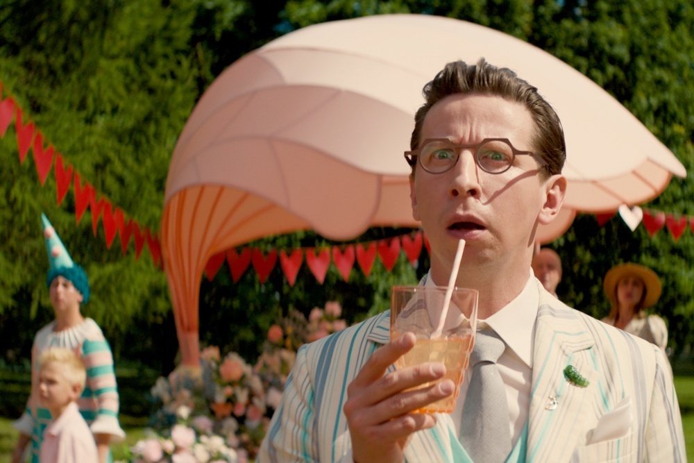    Предоставлено Yellow, Black and White