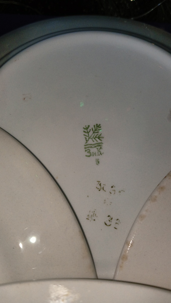 Пополнение буфета сокровищами: "рабоче-крестьянская" посуда не с барахолки. Фото автора