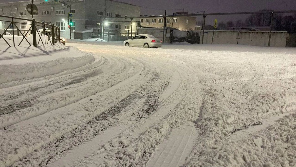    Оставленные автомобили мешают уборке снега   inkazan.ru