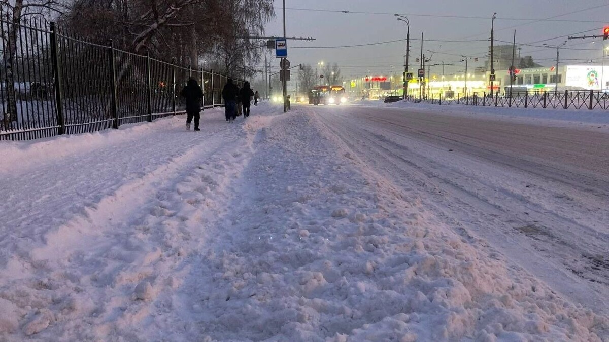    Оставленные автомобили мешают уборке снега   inkazan.ru
