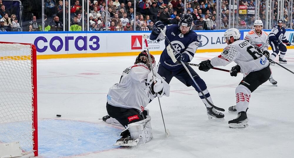 Новосибирский ХК «Сибирь» уступил омскому «Авангарду» со счетом 2:5