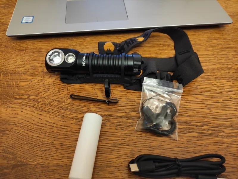    Снимаете ремешок, и у вас обычный фонарь