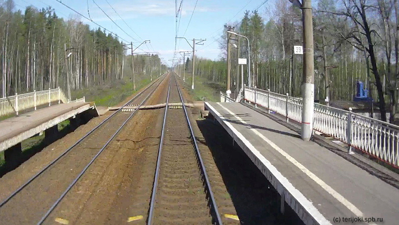 Остановочный пункт 39 км Приозерского направления. Вид с отметки 39-40 км в сторону Грузино. Фото: А. Шомин, 24 мая 2017 г.