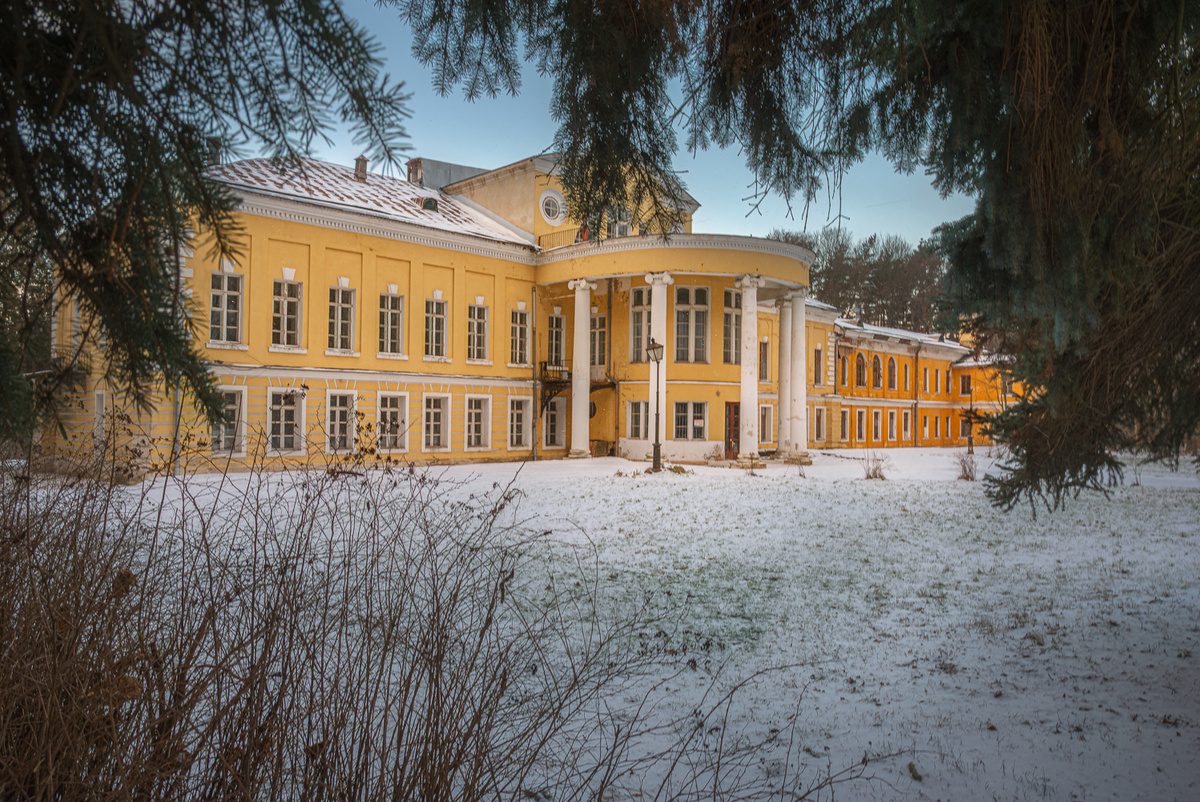 Главный дои усадьбы Суханово