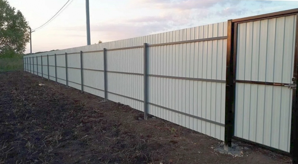 Забор-Фактор, забор из профнастила на металлических столбах