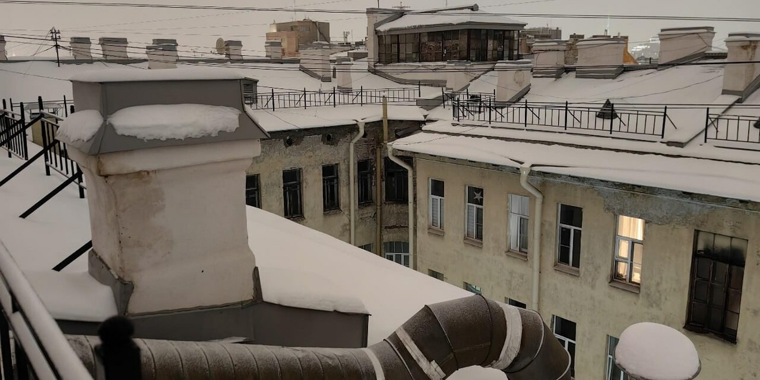 На Чайковского спасают застрявшего в дымоходе кота