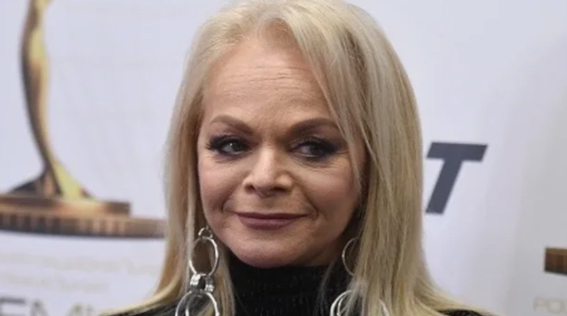 Не вернула "аванс" за концерт и не выселяется с проданной квартиры. Что происходит с Ларисой Долиной